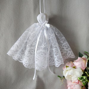 White lace door tassel