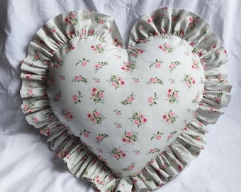 Kissen mit Rosenmuster