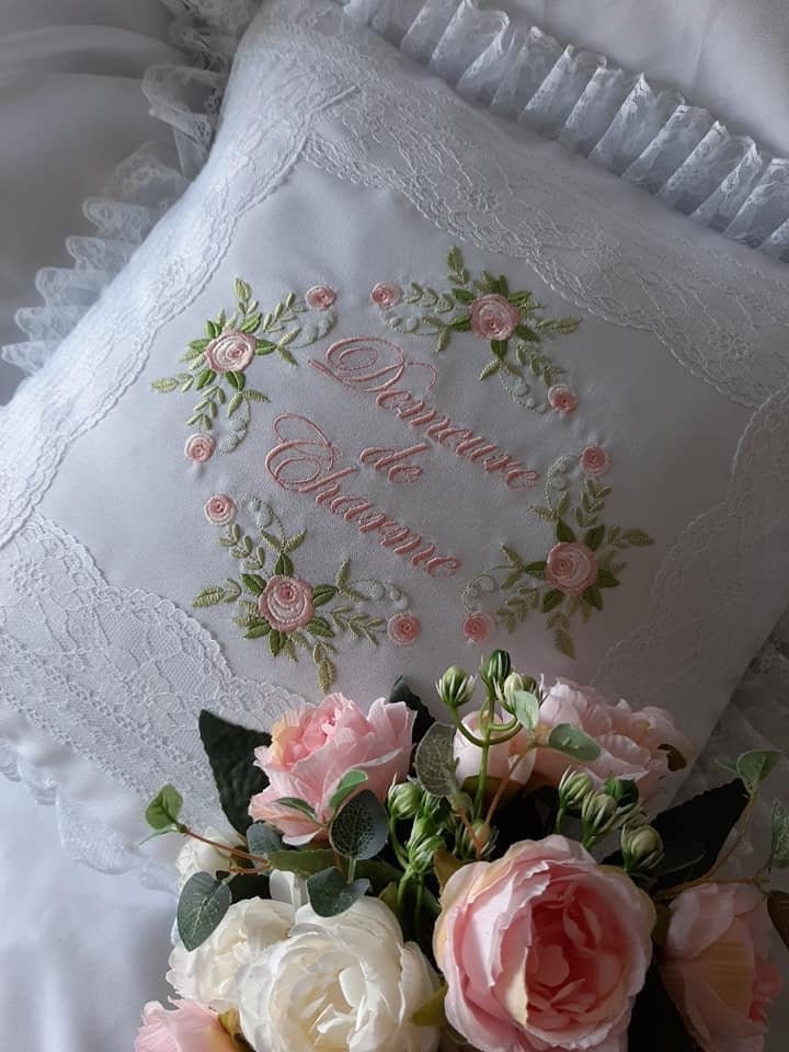 Housse de Coussin Brodée Demeure Charme Esprit Shabby Romantique