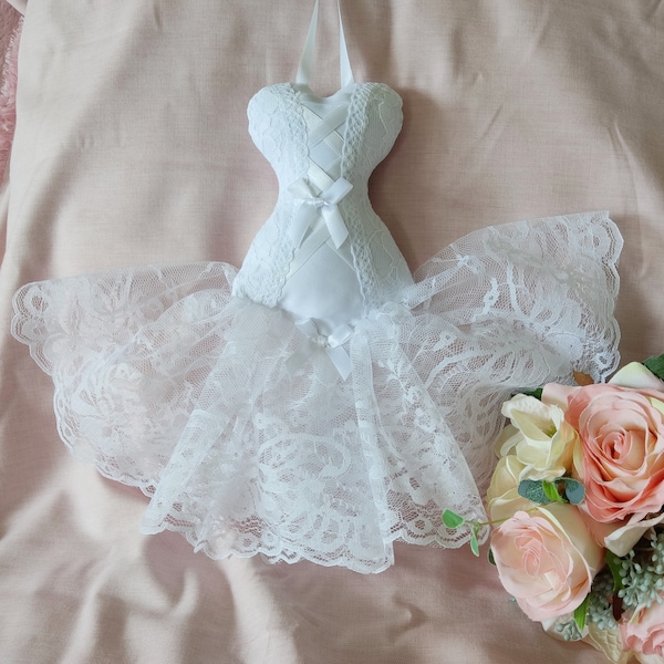 Robe corsetée à suspendre shabby blanc