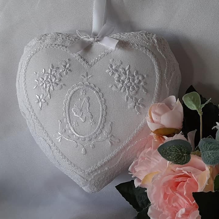 Coeur à Suspendre Camée Papillon et Fleurs