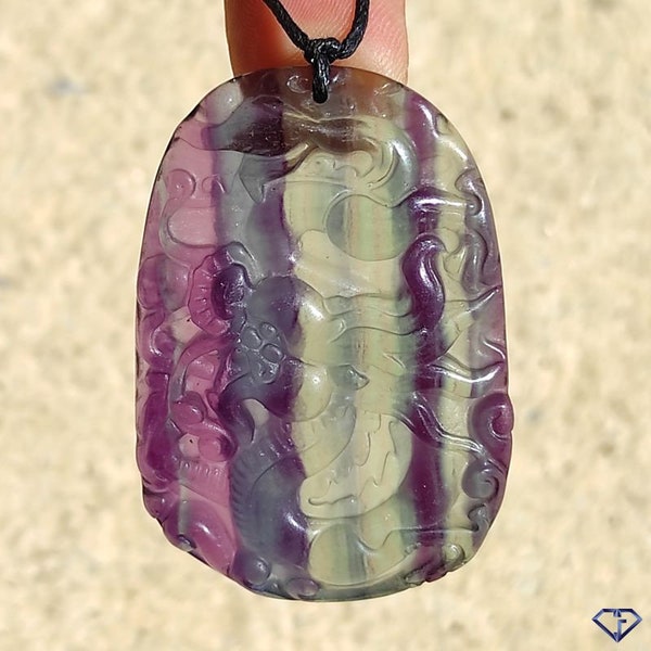 Pendentif Fluorite tricolore naturelle sculptée (lithothérapie, idée cadeau)