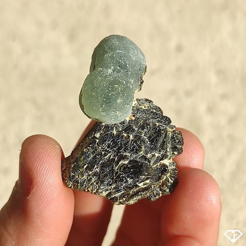 Prehnite sur Épidote Brute - Pierre Naturelle Du Mali | Lithothérapie, Idée Cadeau