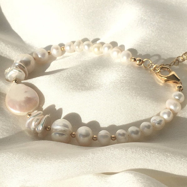 Superbe bracelet mariée en véritables perles baroque, perles de culture blanches , gold filled 14K freshwater pearls, mariage bracelet