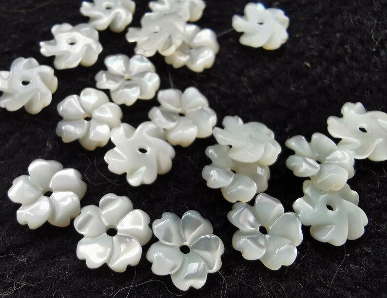 Center Drilled Lot 20pcs Pearl shell jewelry Grey black-Yellow-pink Mother of Pearl Shell jewelry Carved Flowers petal beads 8-12mm-