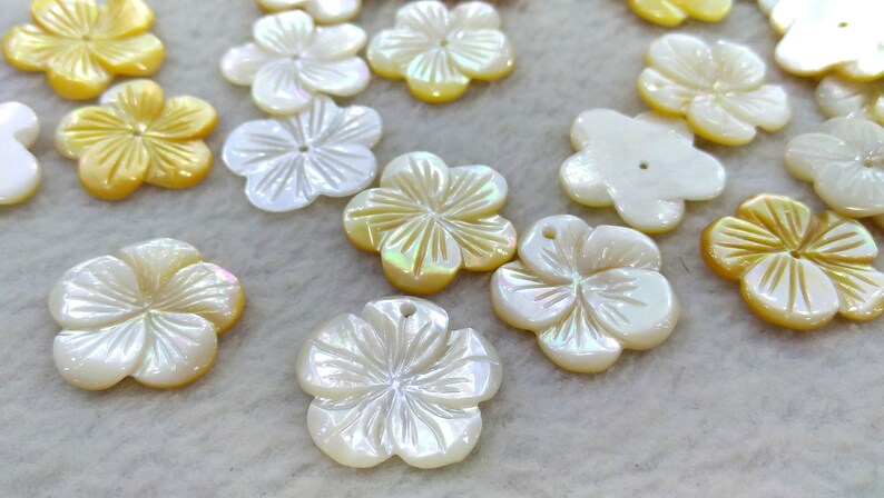 Center Drilled Lot 20pcs Pearl shell jewelry Grey black-Yellow-pink Mother of Pearl Shell jewelry Carved Flowers petal beads 8-12mm-