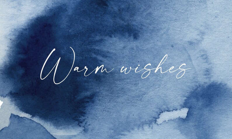 Puede incluir: Un fondo de acuarela azul con el texto "Warm wishes" en blanco.