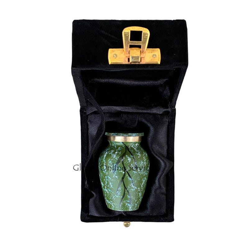 Urna de cremación de recuerdo para cenizas, clásica, pequeña, de latón, en color verde. imagen 3
