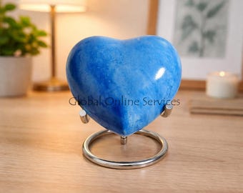 Urna conmemorativa en forma de corazón de latón con acabado de mármol azul para cenizas.