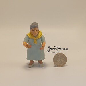 1:24 scale older woman with shawl, old lady, grandmother, nanny, grandma for half scale dollhouse, half inch scale