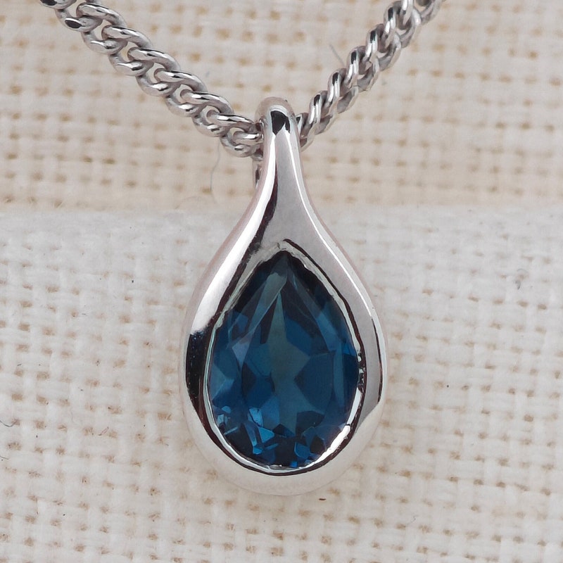 Philip Jones Bracciale Portafortuna Dicembre Topazio Blu – Con Cristalli Zirconi, Placcato Argento, Regolabile