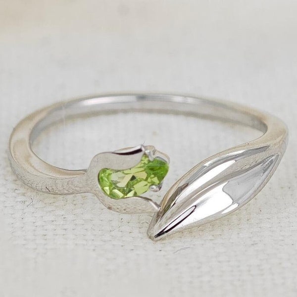 Peridot Ring Sterling Silver Adjustable Tulip Flower Uk Design