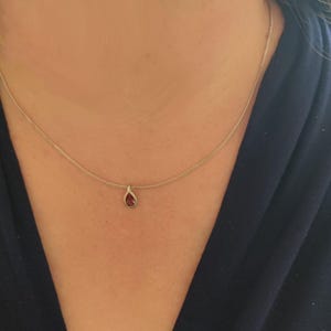 Set di orecchini e collana in granato da 0,9 ct, pendente a forma di pera in argento sterling immagine 2