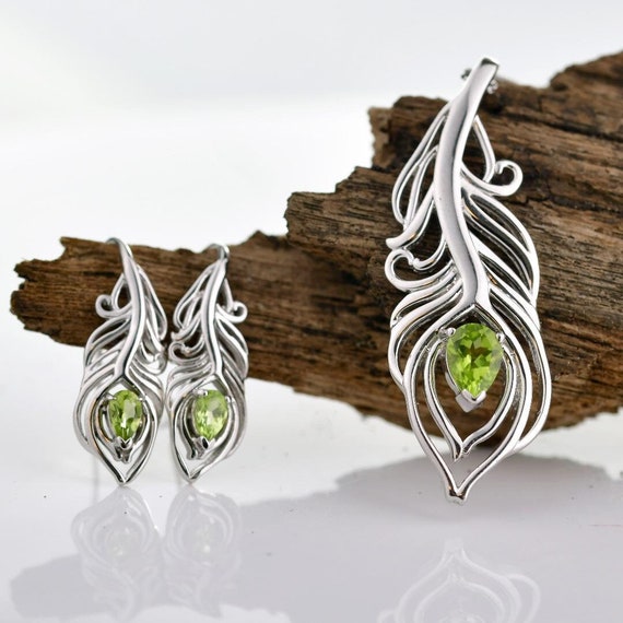 Peridot necklace and earrings deals