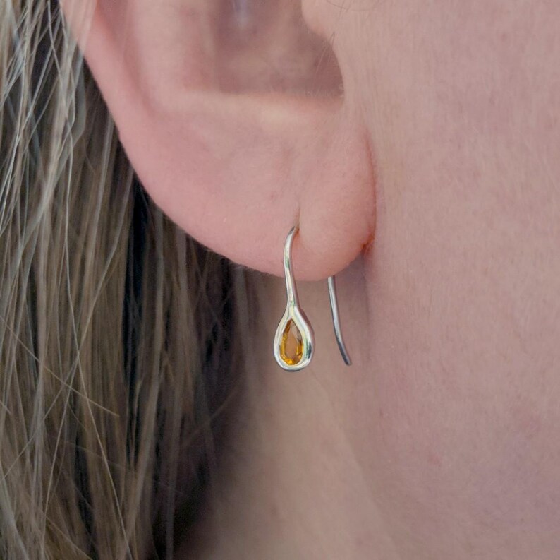 Set di orecchini e collana in granato da 0,9 ct, pendente a forma di pera in argento sterling immagine 3