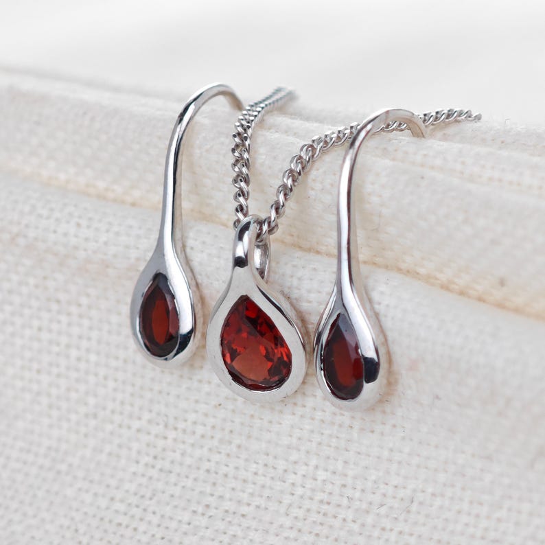 Set di orecchini e collana in granato da 0,9 ct, pendente a forma di pera in argento sterling immagine 6
