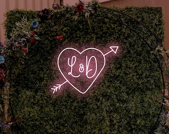 Corazón personalizado con letrero de neón de boda con flecha, personalizable con luz LED de iniciales, letrero LED RGB