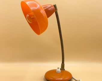Lampada da tavolo vintage in plastica arancione e metallo