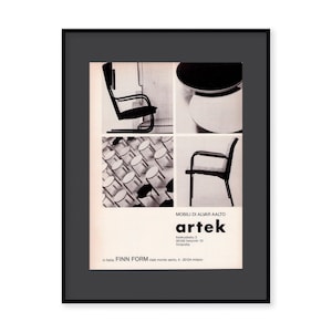 Könnte beinhalten: Schwarzweiß-Anzeige für Artek-Möbel mit verschiedenen Stühlen und Tischen. Der Text lautet "MOBILI DI ALVAR AALTO artek keskuskatu 3 00100 helsinki 10 finlandia in Italia FINN FORM viale montesanto, 4 - 20124 milano"