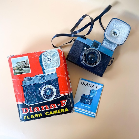 Diana & Flash Love is in the Air トイカメラ Amazon.co.jp: Diana