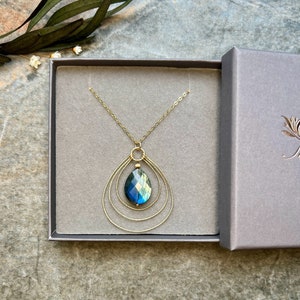 Stunning one of a kind Labradorite necklace, 14k Gold filled necklace, Labradorite necklace, Gemstone necklace, Labradorite jewellery, Gift