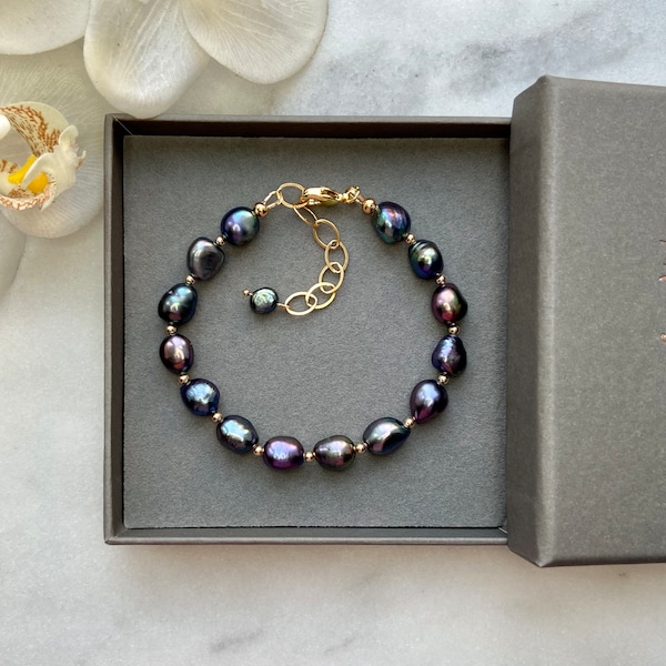 Gorgeous 14k gold filled bracelet, Peacock Black Pearl bracelet, Gold filled bracelet, Black Pearl bracelet, Pearl jewellery, Black Pearl