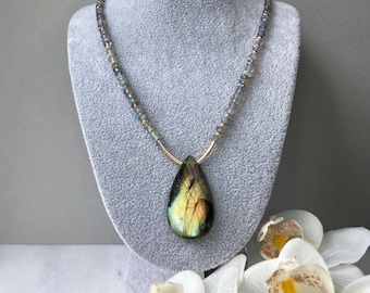 One of a kind Labradorite necklace, Labradorite necklace, Gemstone necklace, 14k gold filled necklace, Labradorite jewellery, Labradorite