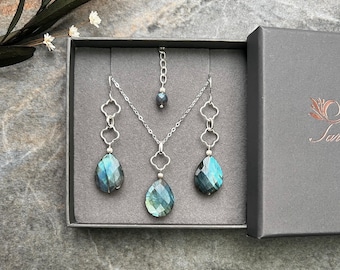 Chic one of a kind Labradorite jewellery set, Sterling silver jewellery, Labradorite jewellery, Gemstone jewellery, Wedding jewellery, Gift