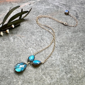 Elegant Labradorite necklace, 14k Gold filled necklace, Labradorite necklace, Gemstone necklace, Labradorite jewellery, Wedding jewellery