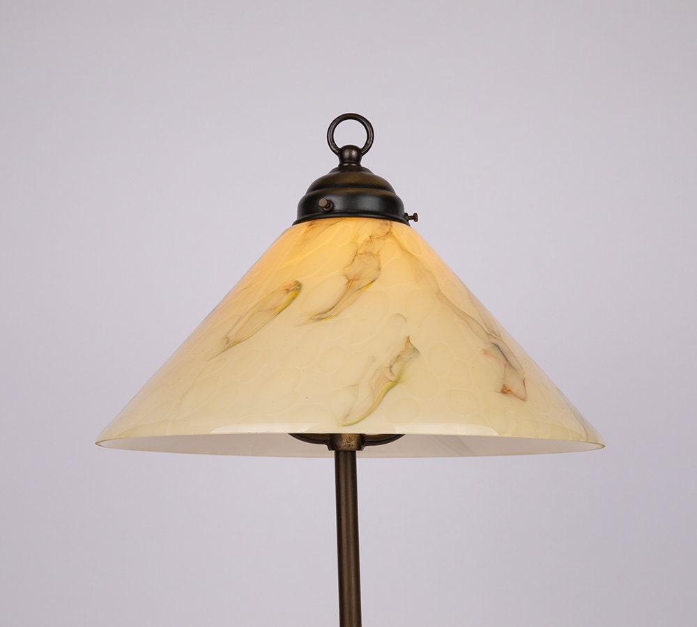 Small table lamp with beige marble opaline lampshade