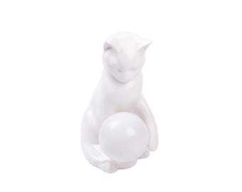 White ceramic cat lamp – table lamp European design 1970s