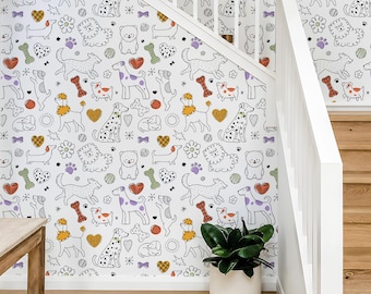 Op de afbeelding: Behang met een herhalend patroon van verschillende hondenrassen, botten, harten en bloemen in zwart, wit, oranje en paars. Het ontwerp bevat illustraties van poedels, dalmatiërs en kleine honden op een witte achtergrond.