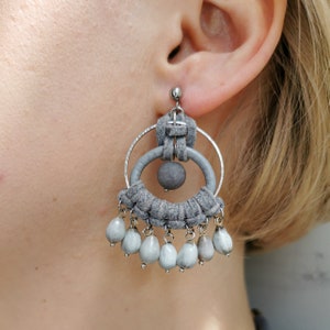 Hanging round drop earrings image 8