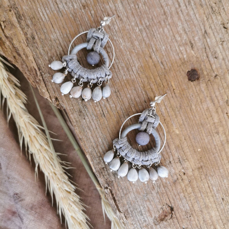 Hanging round drop earrings image 3