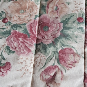 SHABBY CHIC ROSES,Vintage quilt , two sided piece for patchwork ,crafts, sewing arts, remnants, scraps , patchwork remnants