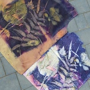 Peut inclure: Deux morceaux de tissu avec un motif floral violet et jaune cr&eacute;&eacute; &agrave; l'aide de techniques d'impression &eacute;cologique.