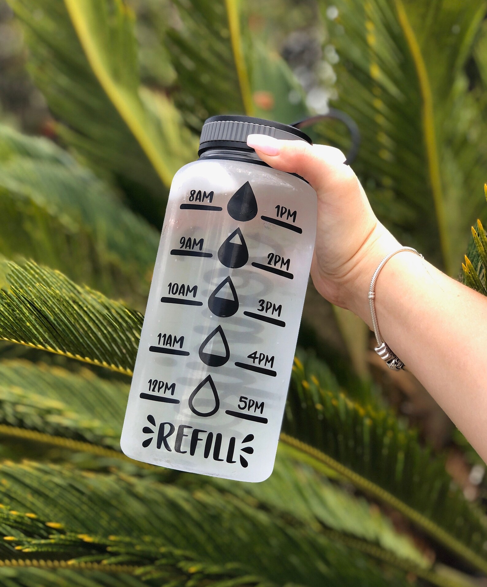 2l water bottle tracker