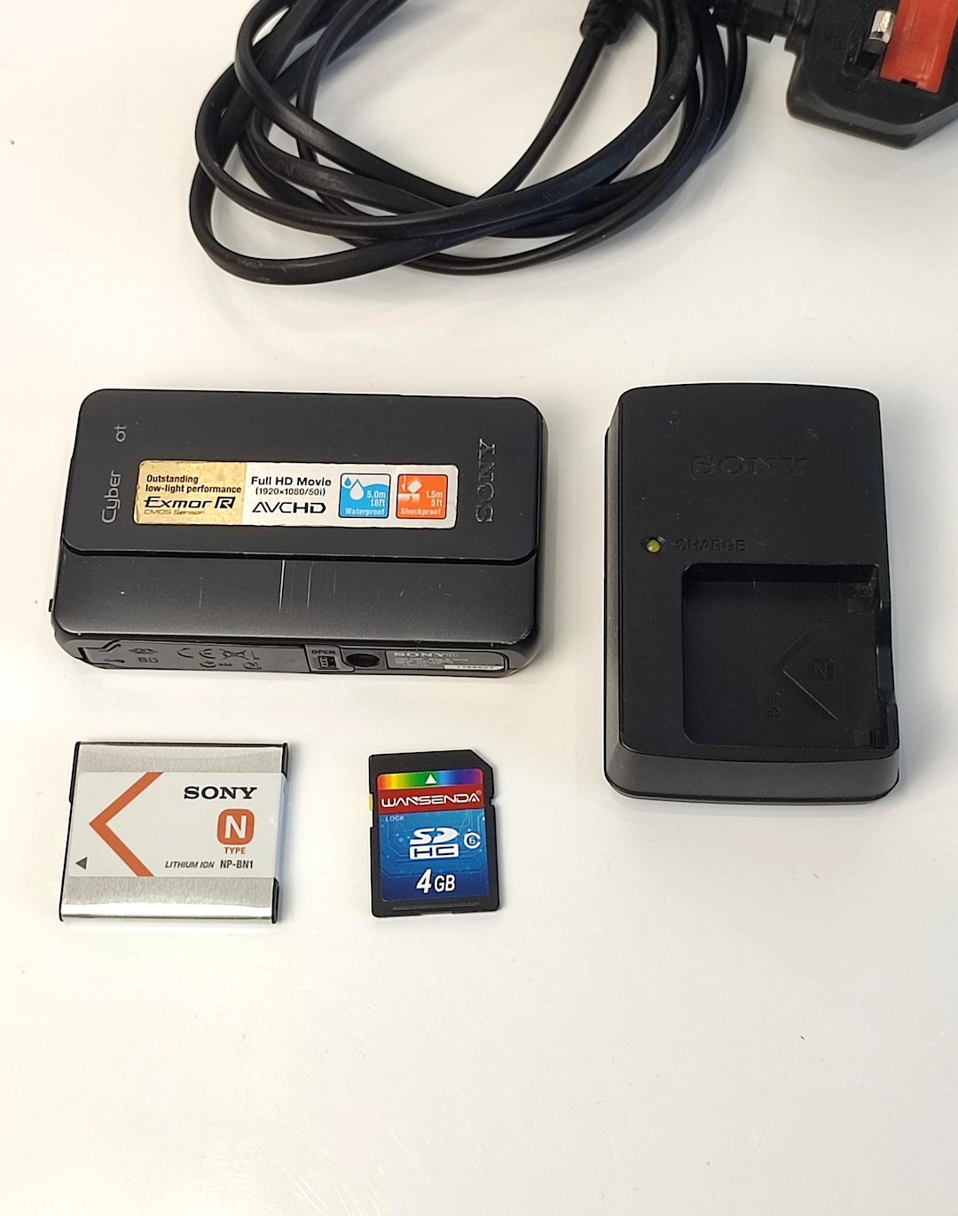 No.876【SONY】ソニーCyber-shot DSC-T10黒、充電器有り il_1080xN.8187815781_si0l.jpg