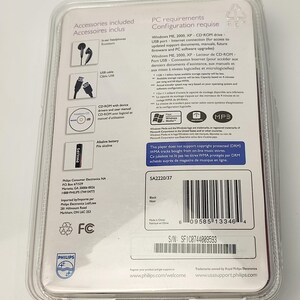 Pu&ograve; includere: Un lettore MP3 Philips SA2220/37 in una confezione di plastica trasparente. La confezione include auricolari, un cavo USB, un CD-ROM e una batteria alcalina. Il testo include "Accessori inclusi" e "Requisiti PC".