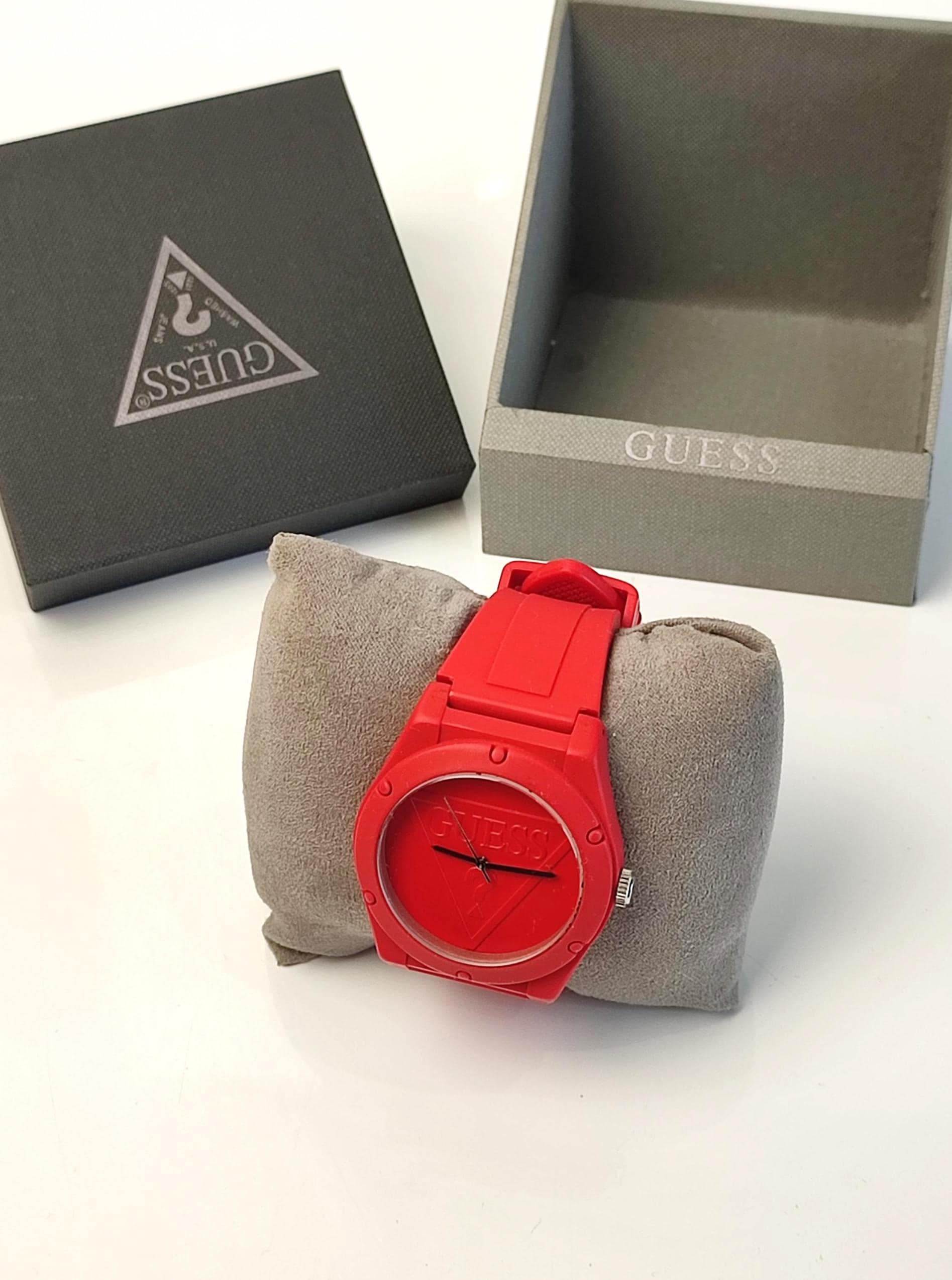 Guess Red Silicone Watch Unisex Iconic Fashion Wristwatch  display picture 1