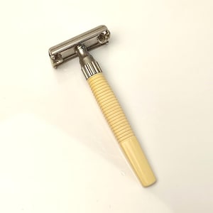Vintage Gillette Safety Razor England – Cream Handle Retro Shaving Razor – Collectible Men’s Grooming Tool Gillette Gift for Dad Husband