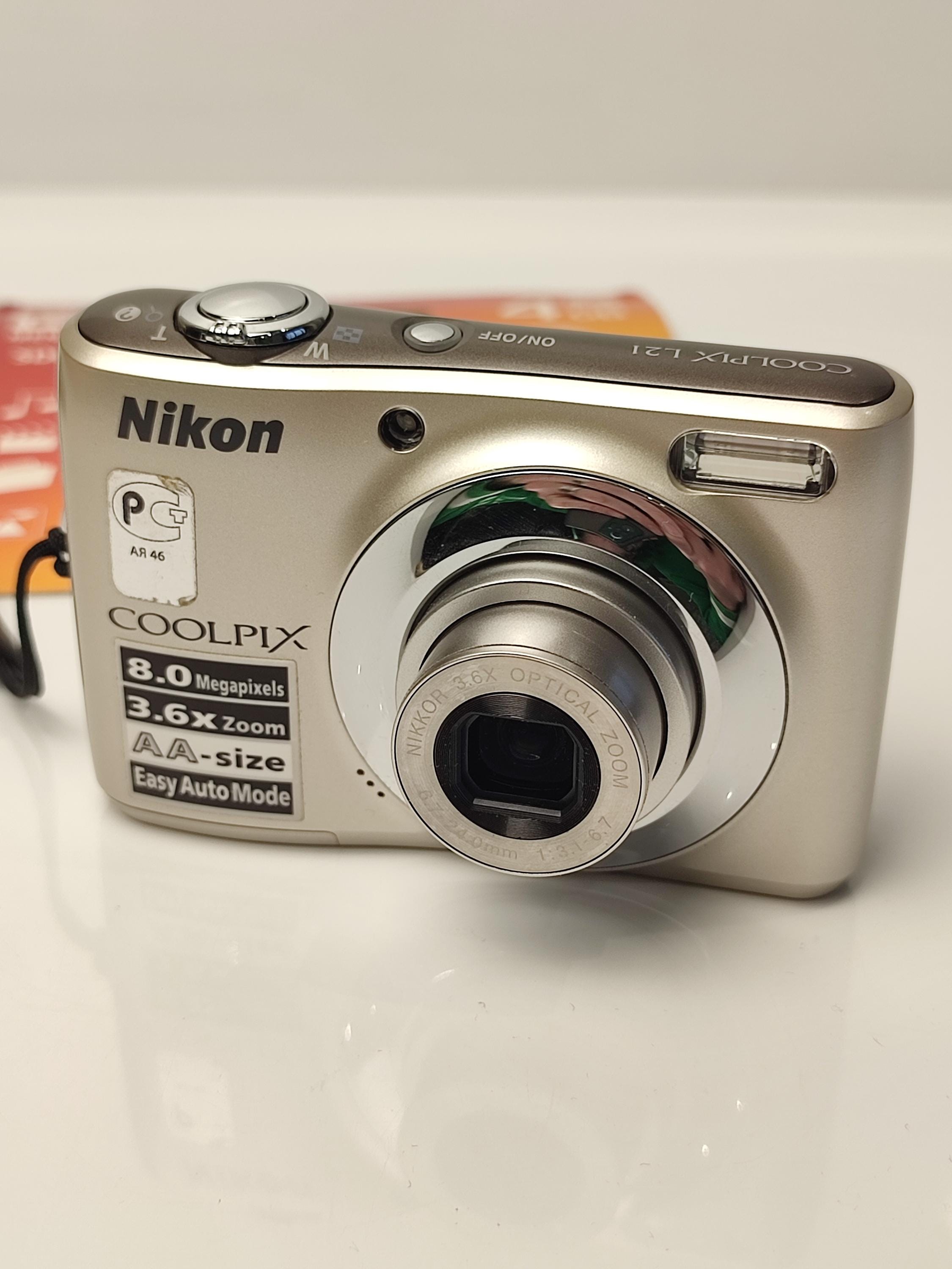 Nikon Coolpix L21 Digital Camera 8MP Silver 3.6x Zoom AA Battery