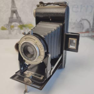 Kodak Six-20 Folding Brownie Camera 6x9cm – Vintage Medium Format Film Camera, 1930s Art Deco Design, Collector&#39;s Camera
