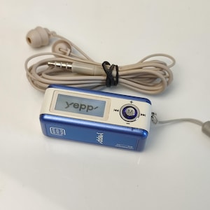Samsung Yepp YP-T6 MP3 Player 128MB - Vintage Digital Music Player with LCD & USB, Tech Gift + headphones Y2K 2000s MP3 Player