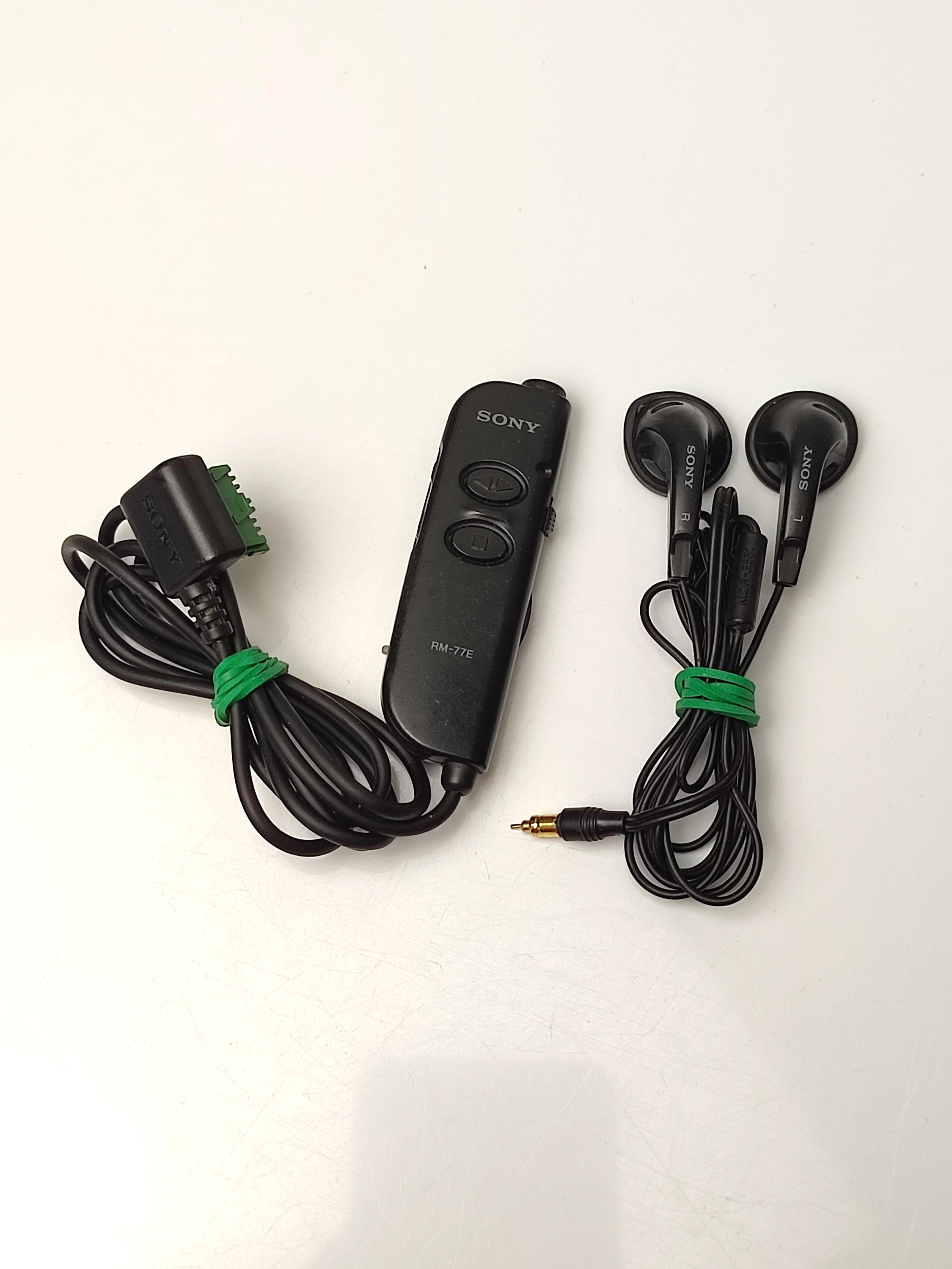 Sony RM-77E Walkman Cassette Remote Control With Sony MDR-E551