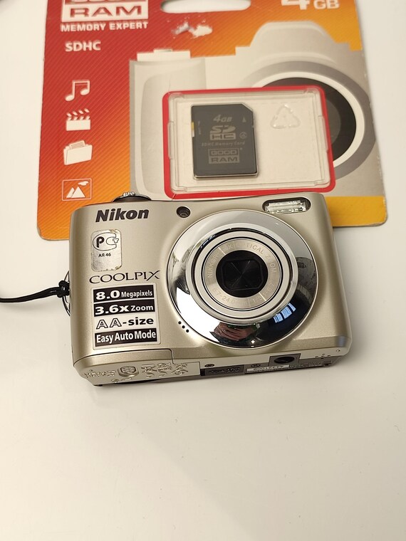 Nikon Coolpix L21 Digital Camera 8MP Silver 3.6x Zoom AA Battery