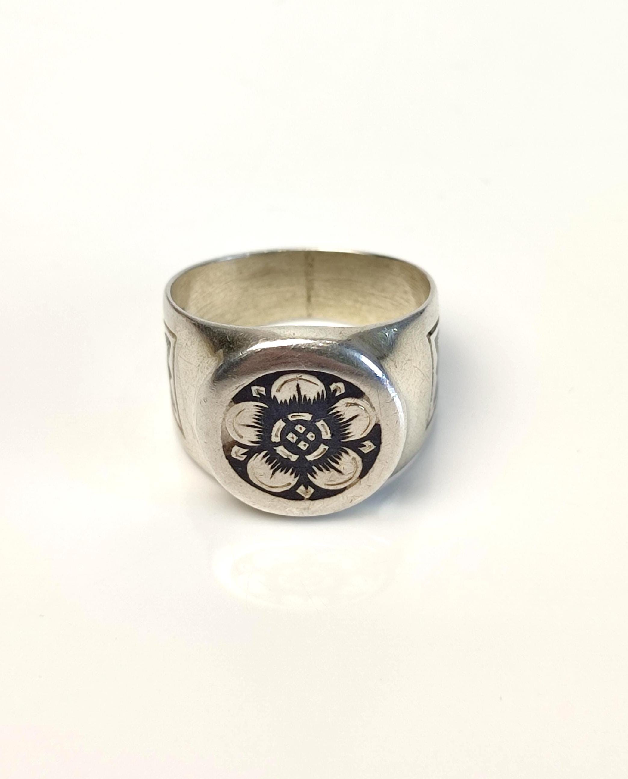 Kubachi Silver 875 Ring USSR Niello Floral Signet Ring Vintage