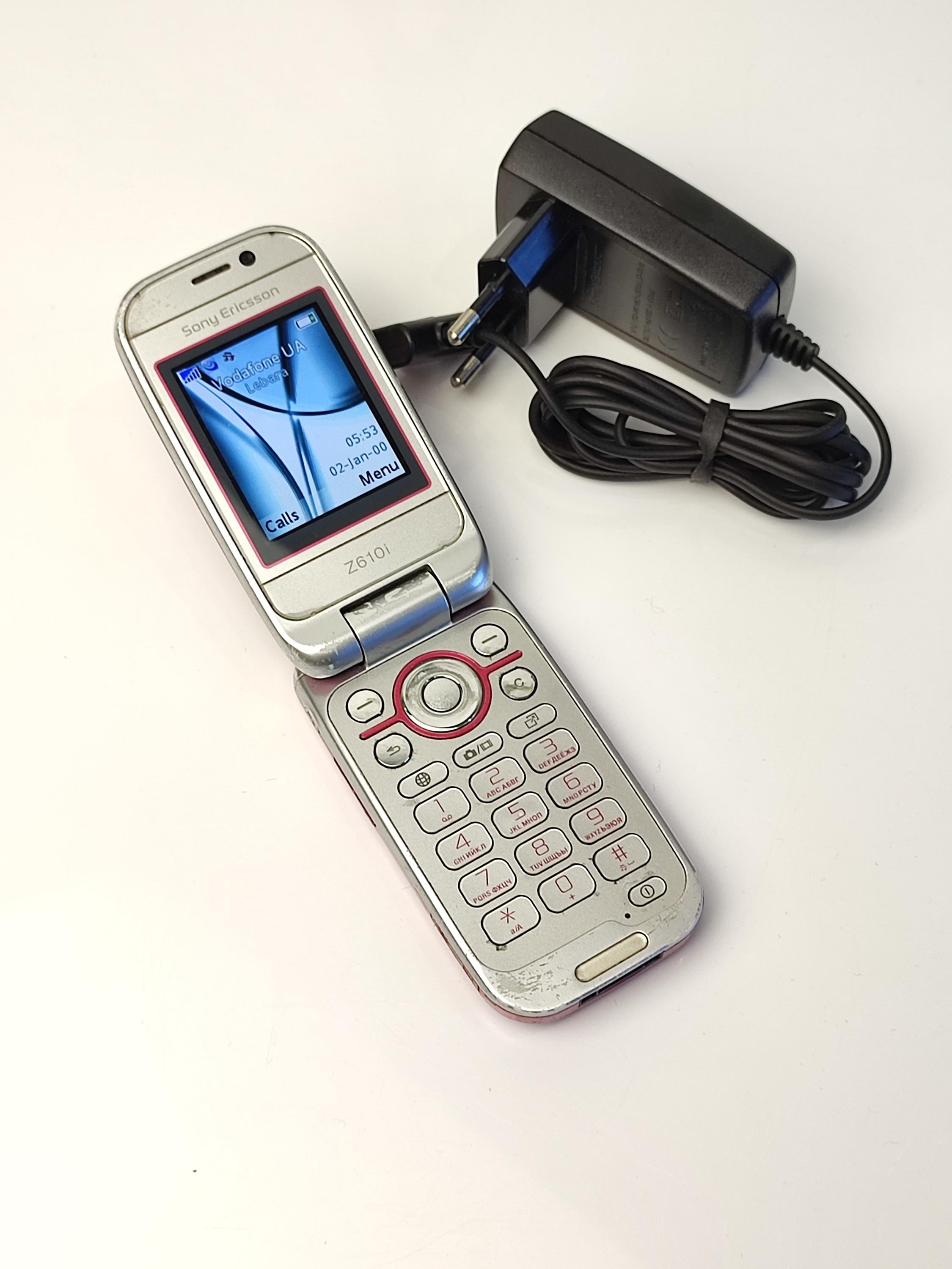 Sony Ericsson Z610i Flip Phone – Vintage Mobile Mirror Finish