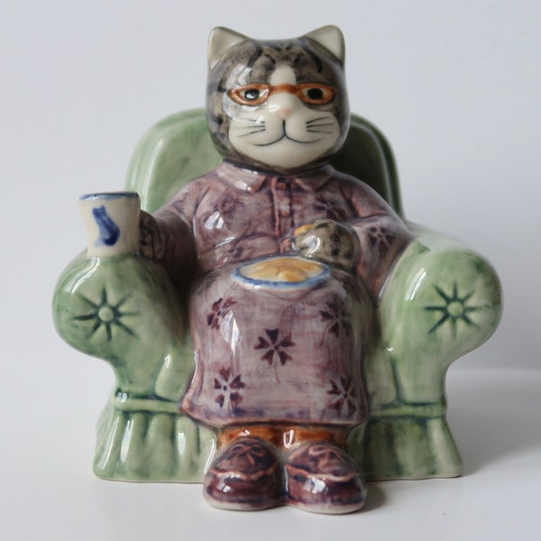 QUEIL (Royaume-Uni) Rare figurine de chat à collectionner grand-mère dans un fauteuil - sculpture animalière en céramique émaillée vintage - poterie peinte à la main