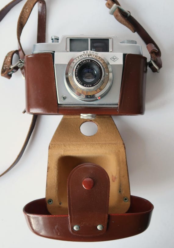 Appareil photo dans l'état avec son étui cuir vintage  AGFA  - Collection